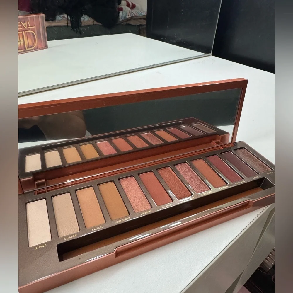 Naked Urban Decay Heat - Picture 2 of 2